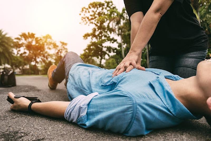Steps to give first aid to someone suffering from electric shock that you should know